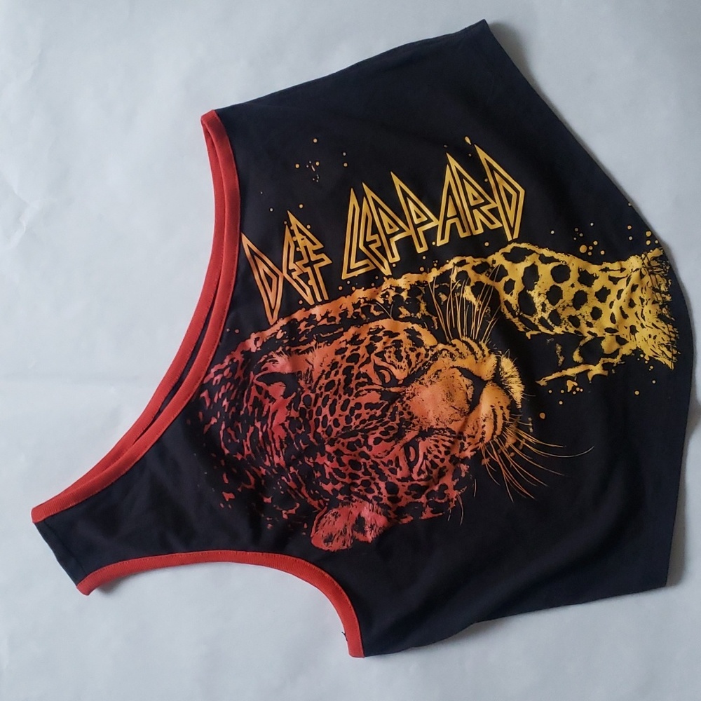 Def Leopard One-Shoulder Graphic Tank Top: Size L
